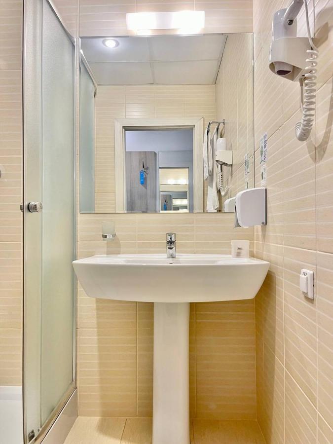 Practicotel Kiev Luaran gambar